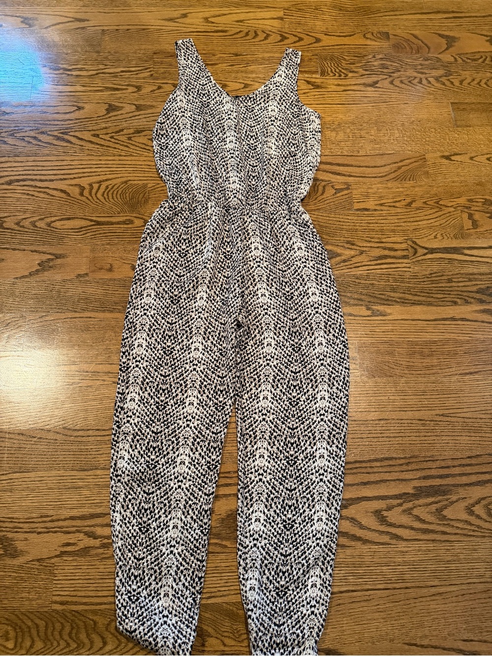 Tart Black and White Printed Sleeveless Jumpsuit